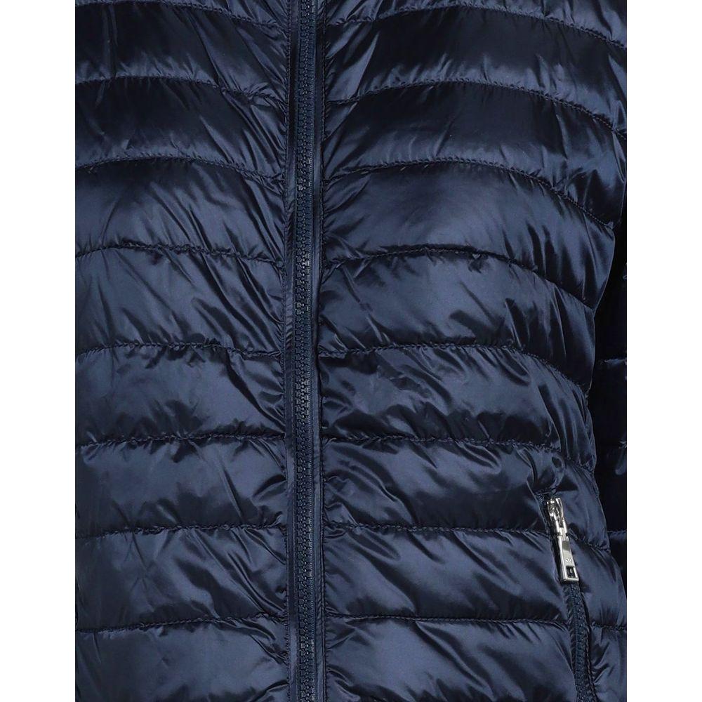 أضف سترات ومعاطف من البولي أميد باللون الأزرق