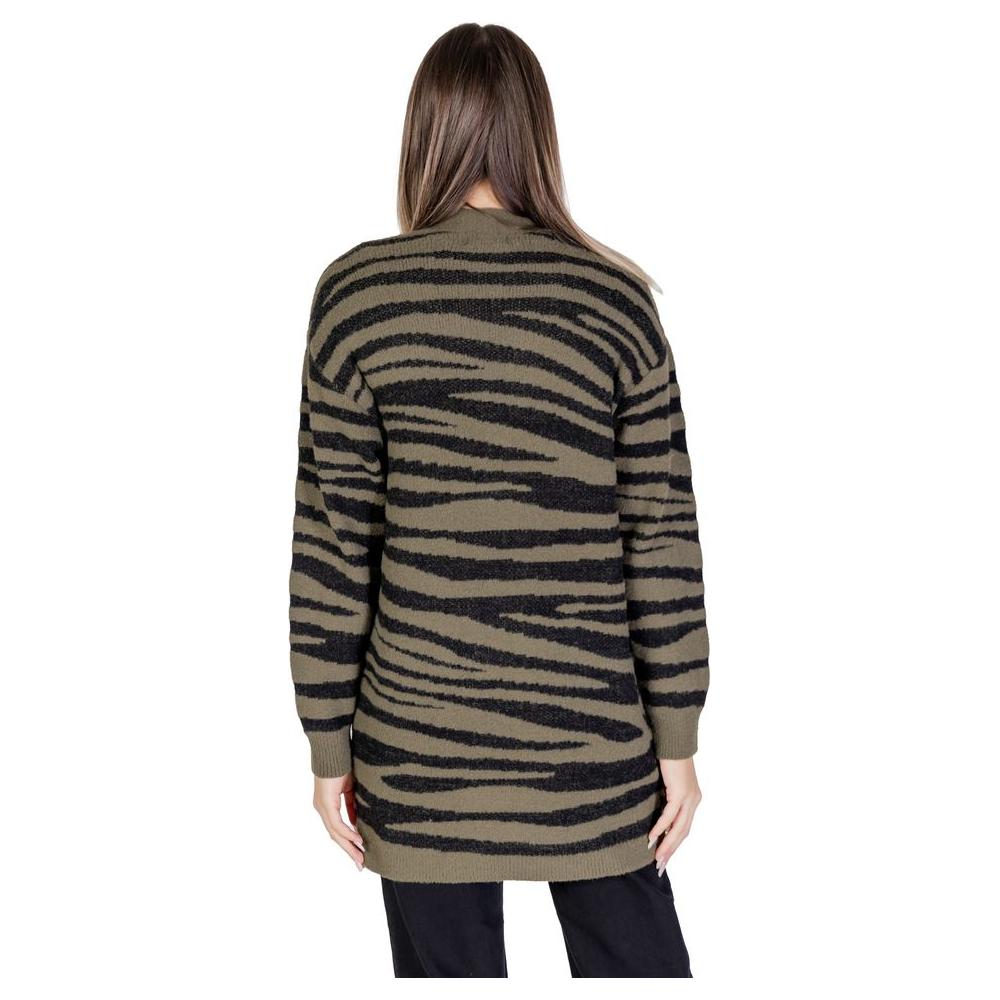 Back view of a woman wearing a Jacqueline De Yong green nylon cardigan with zebra pattern, ideal for fall and winter fashion.
