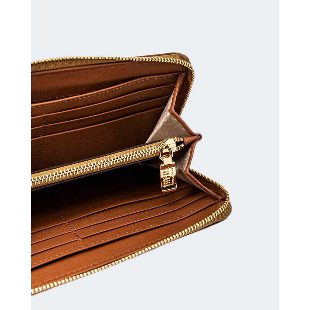 Interior view of Alviero Martini Prima Classe beige leather wallet showing card slots and zippered compartment, autumn collection.