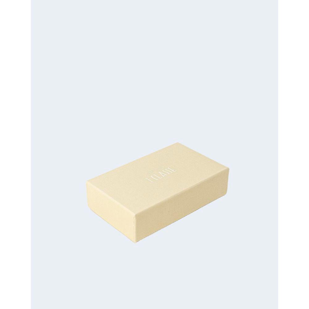Elegant beige gift box for Alviero Martini Prima Classe keychain, perfect for stylish women seeking practicality and class.