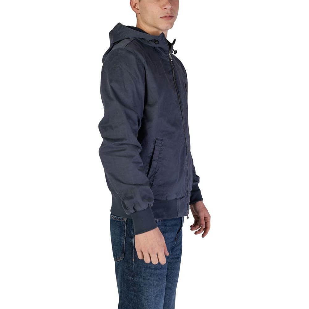 Refrigiwear men's blue cotton jacket, fall/winter collection, side view on model. 98% cotton, 2% elastane.
