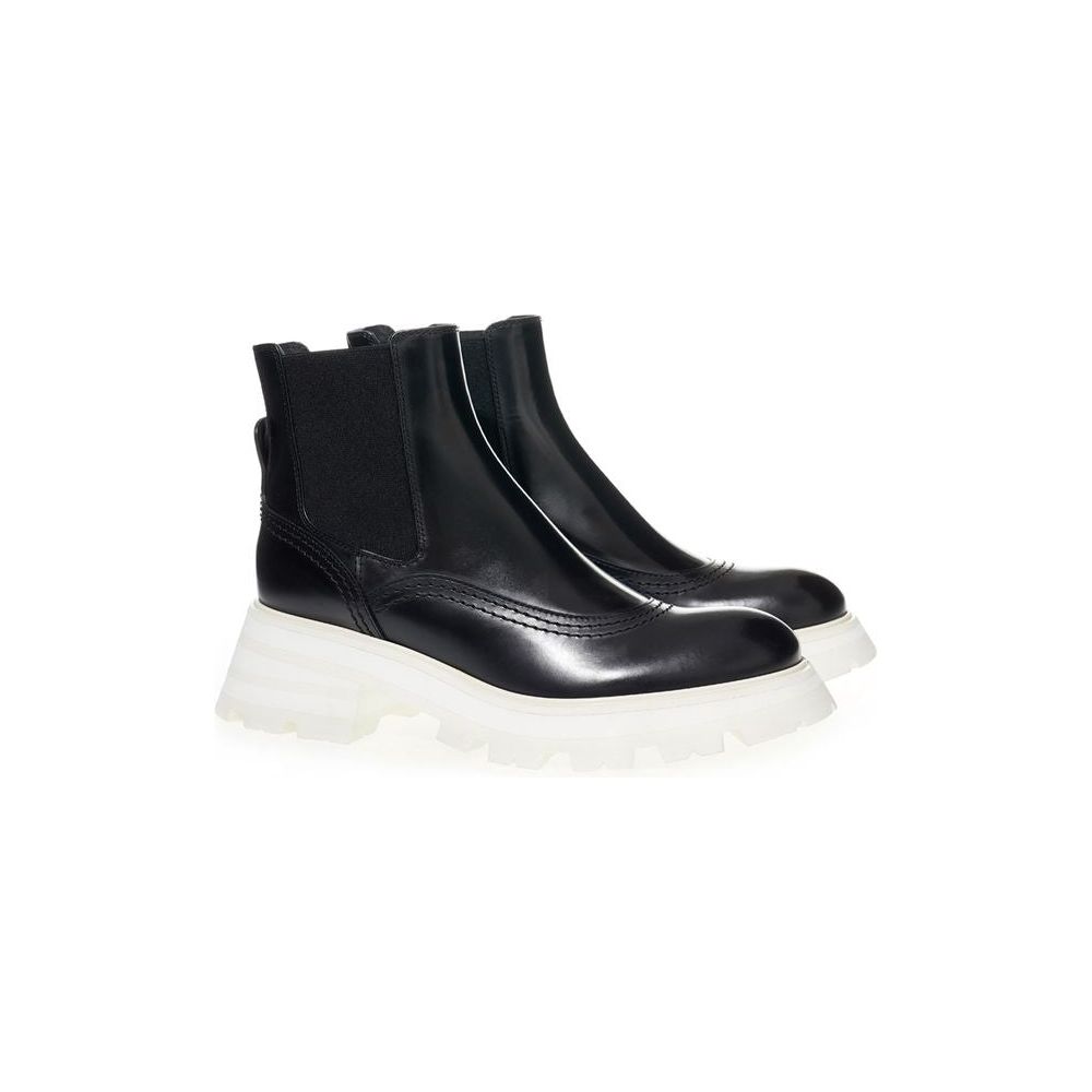 Alexander McQueen Elegant Leather Boots in Timeless Black Alexander McQueen Dark Slate Gray