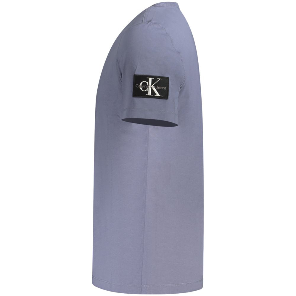 Calvin Klein Blue Cotton T-Shirt with short sleeves, crew neck, contrasting details, and logo on the sleeve, made of 95% regenerative cotton.