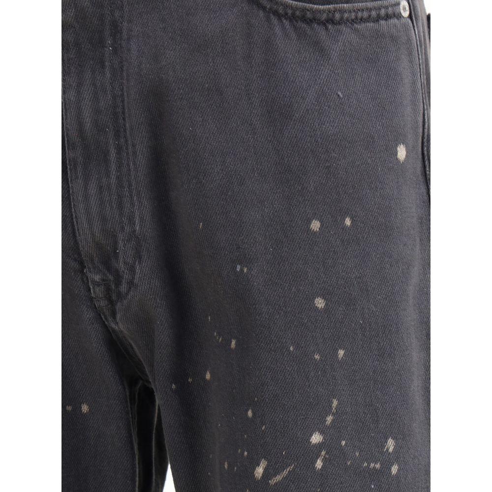 MM6 Vintage JeansMM6 Maison Margiela’s Cotton Jeans reinterpret a wardrobe classic with a bold, contemporary twist. Made from high-quality denim, they feature a classic five-pocket pattern, front zipper and button closure, and belt loops at the waist. The