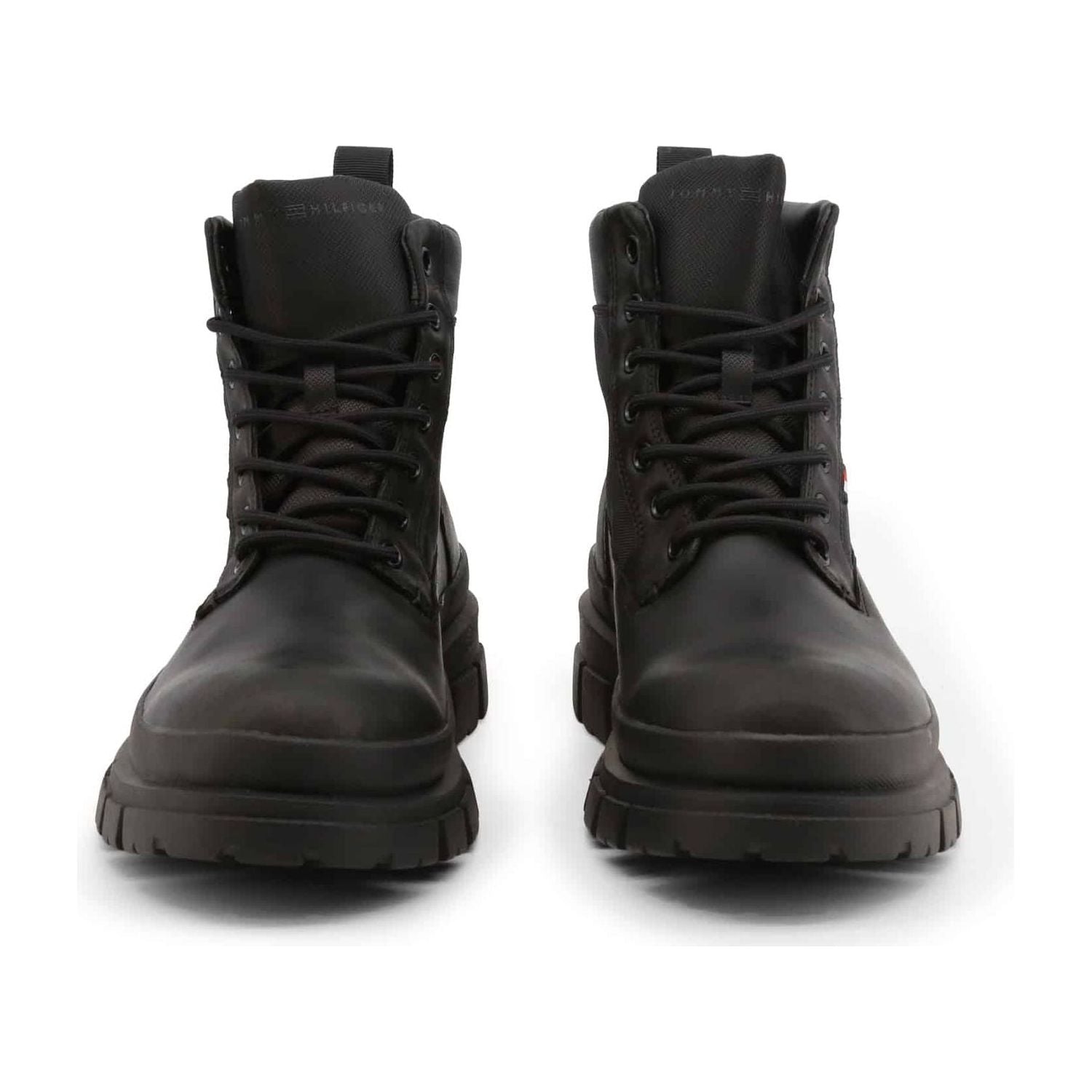 حذاء تومي هيلفيغر