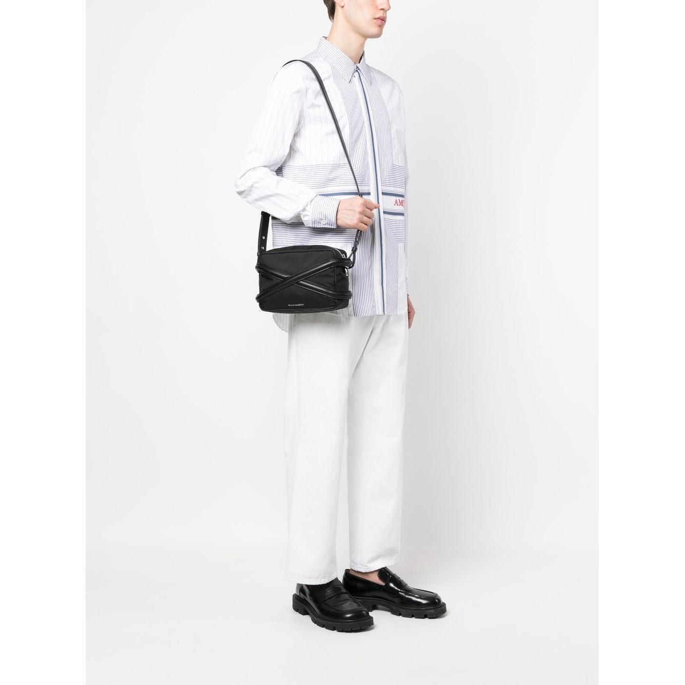 Front view with bag zipped and handles upright.