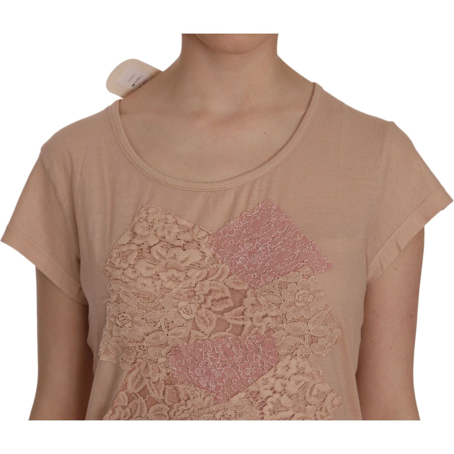 فستان قصير من الدانتيل باللون الوردي من PINK MEMORIES - أناقة مطلقة