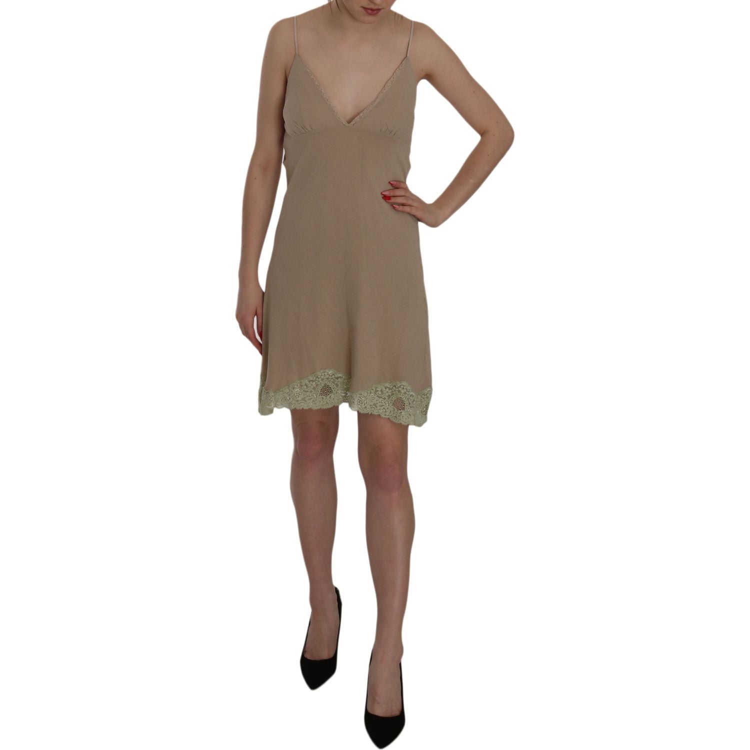 فستان قصير أنيق من الدانتيل باللون البيج من PINK MEMORIES