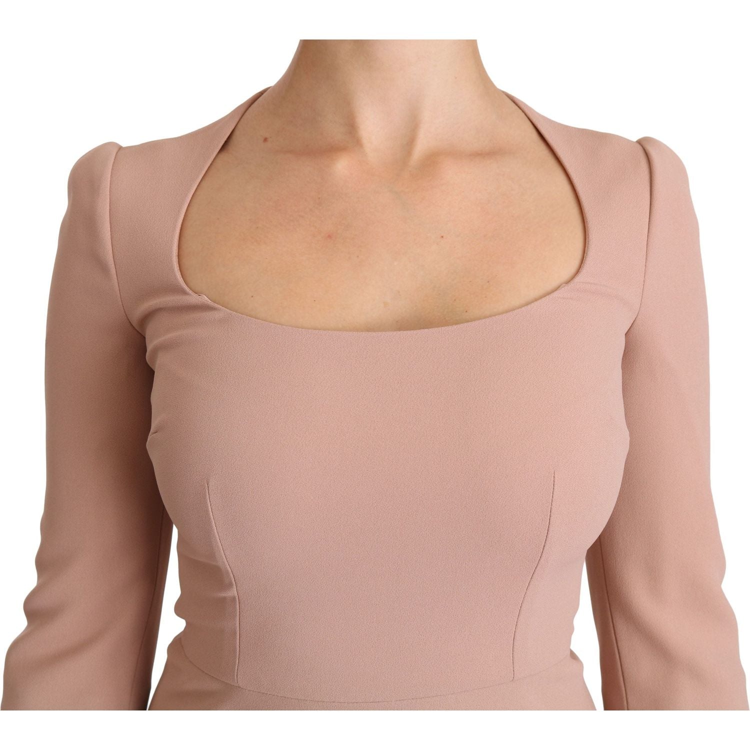 فستان دولتشي آند غابانا الأنيق باللون الوردي الفاتح بطول الركبة