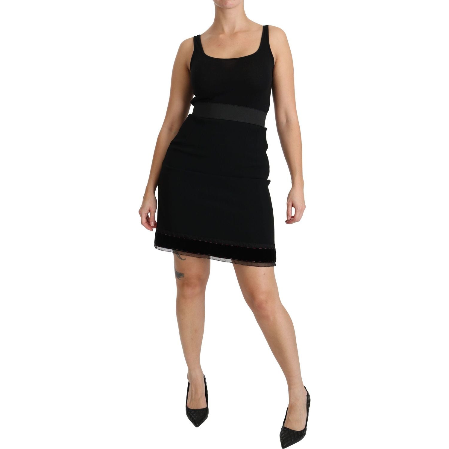 تنورة سوداء أنيقة بخصر مرتفع من دولتشي آند غابانا