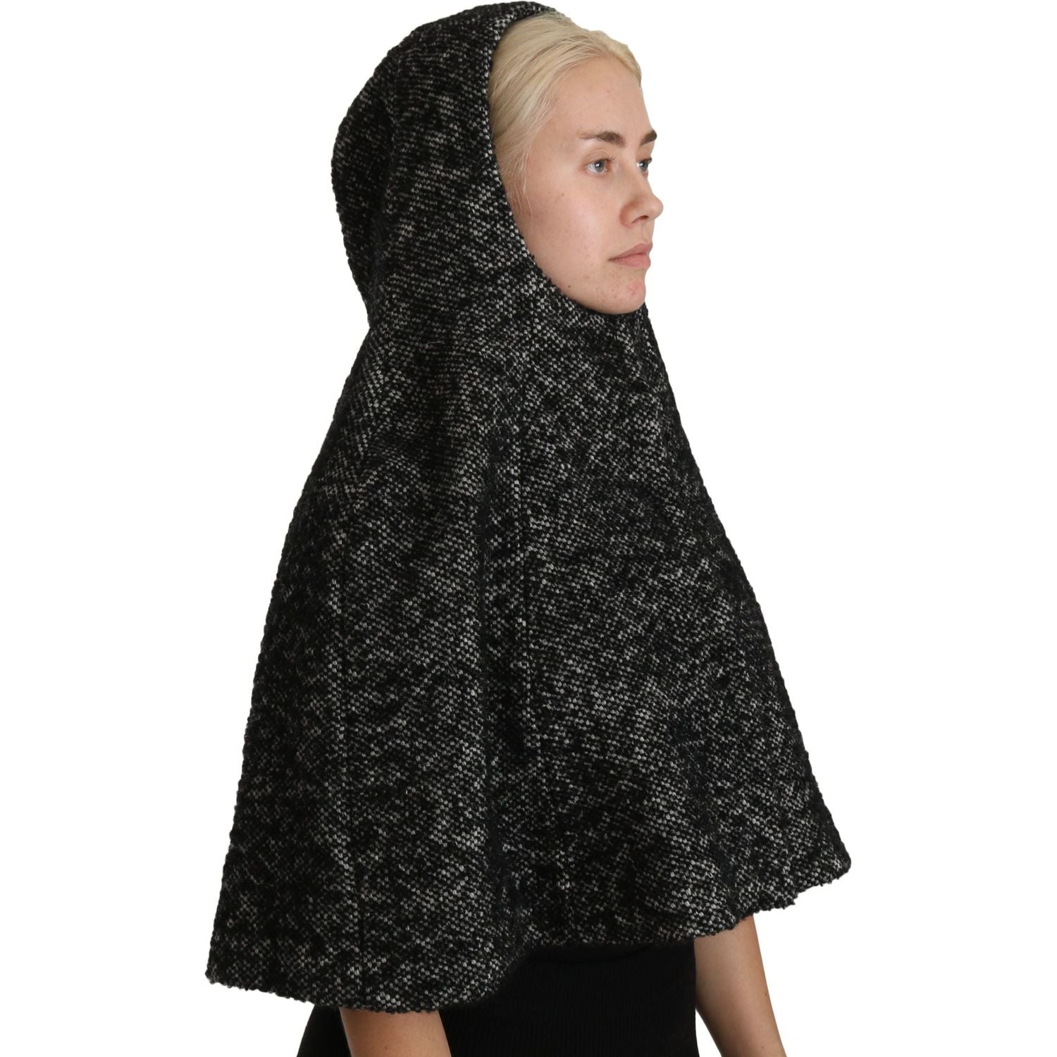 وشاح أنيق من الصوف الرمادي من Dolce &amp; Gabbana من علامة Iconic Italian