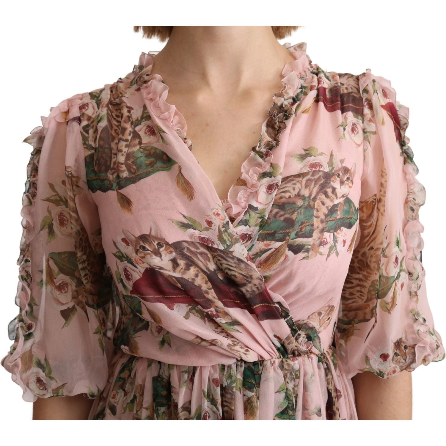 فستان ماكسي أنيق بطبعة قطة بنغالية باللون الوردي من دولتشي آند غابانا