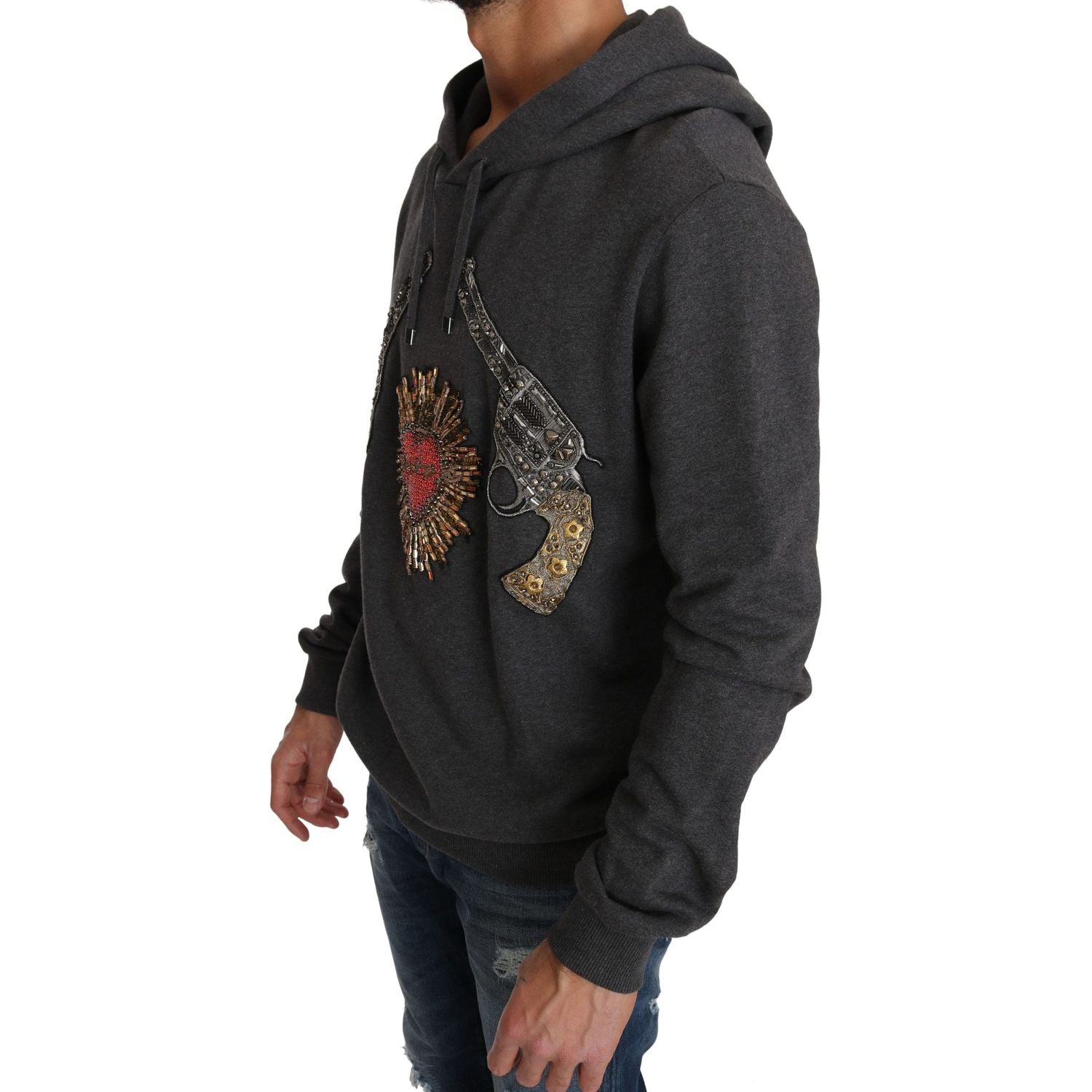 سترة دولتشي آند غابانا رمادية اللون مزينة بقلب كريستالي وبندقية