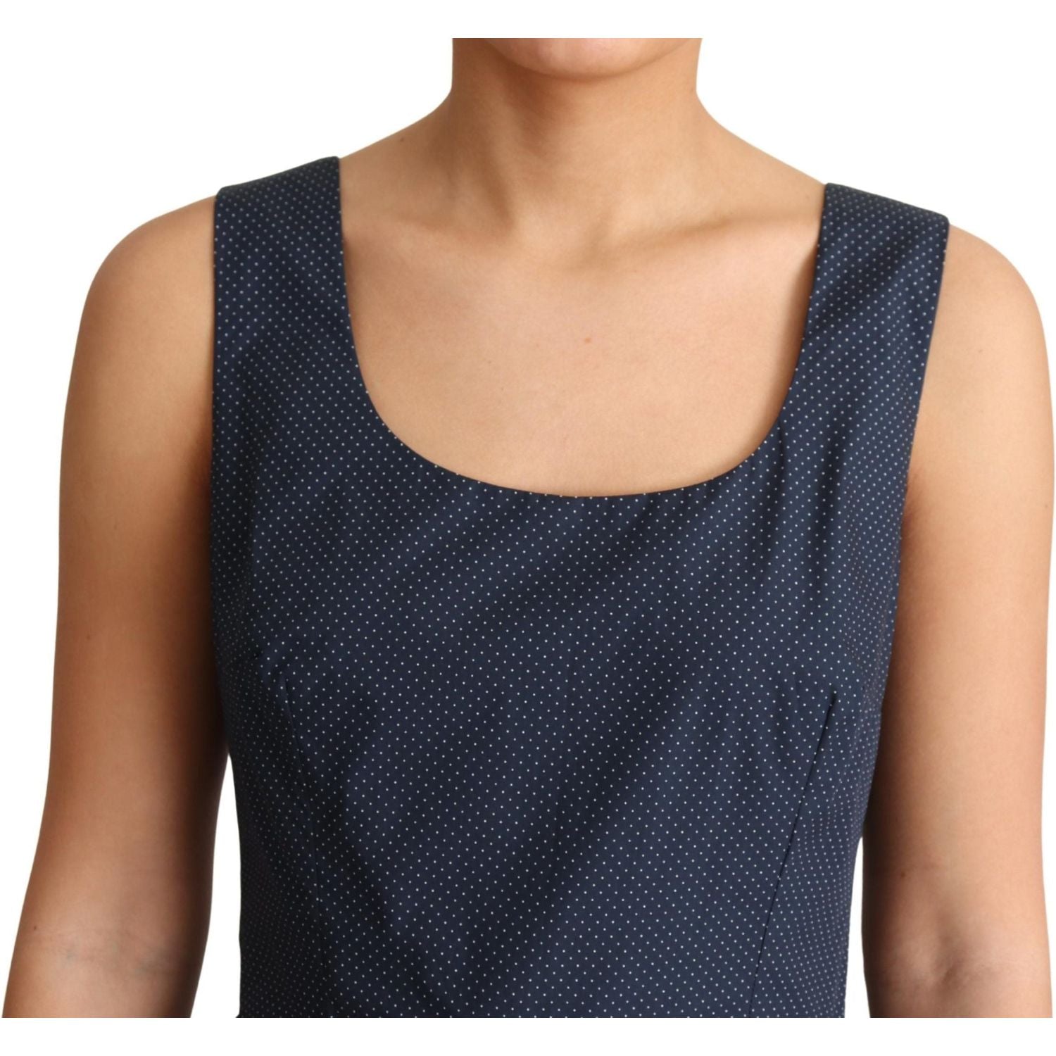 فستان دولتشي آند غابانا الأنيق ذو الخطوط الزرقاء المنقط