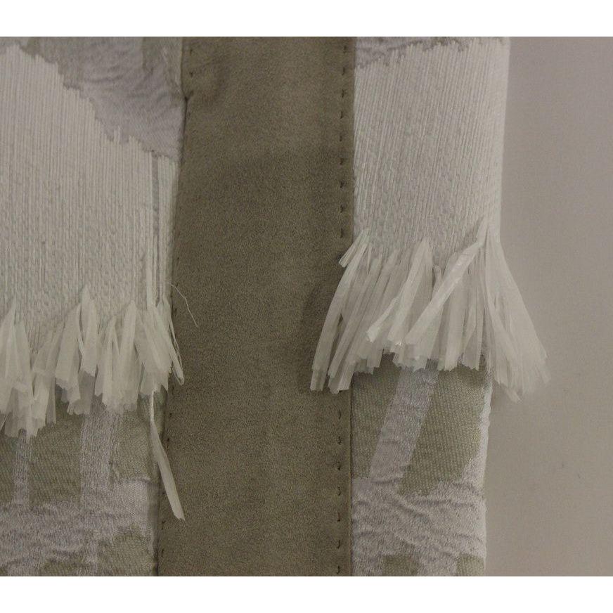 تنورة قلم رصاص أنيقة من أرزو كابرول باللونين الأبيض والرمادي