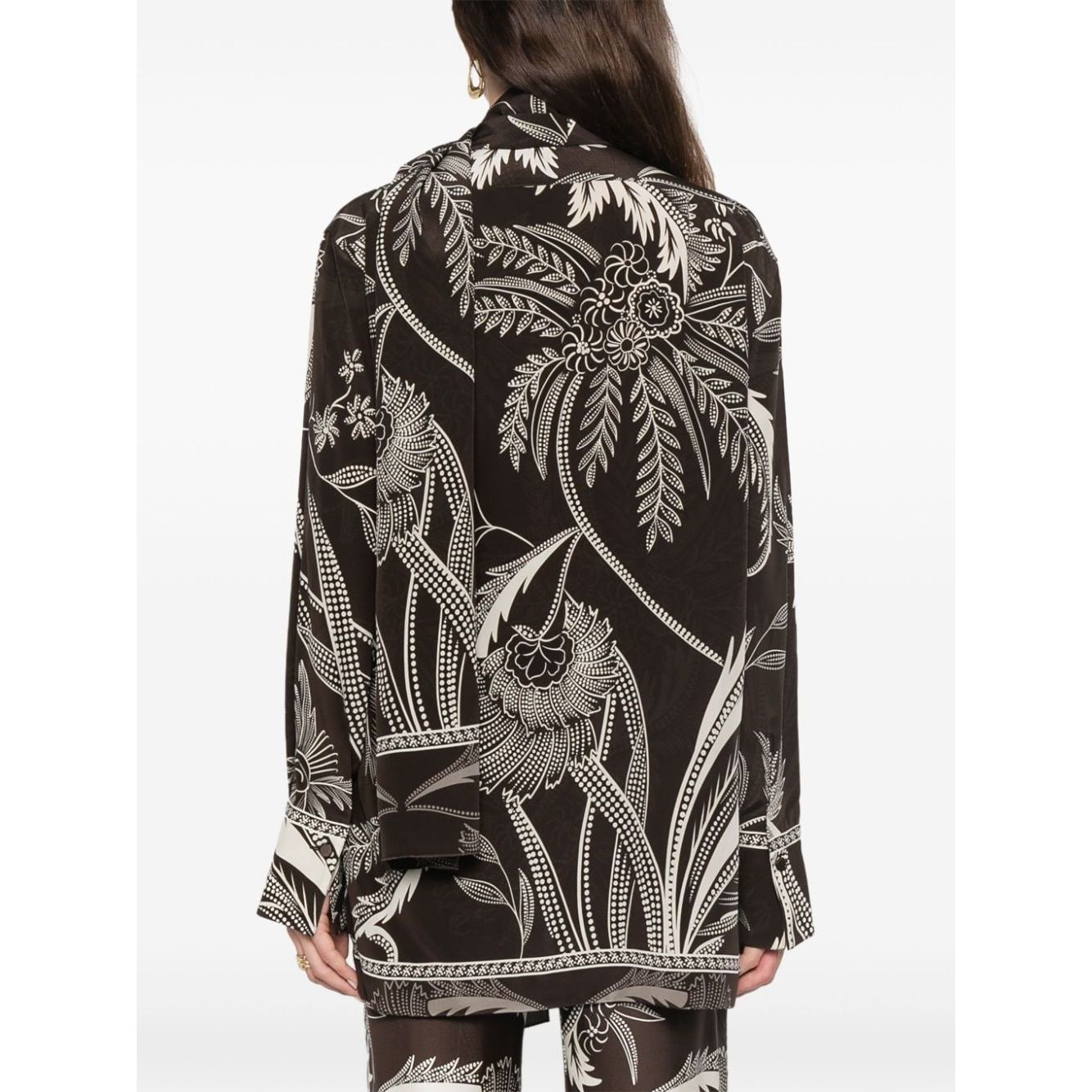 FRS . قمصان بنية اللون