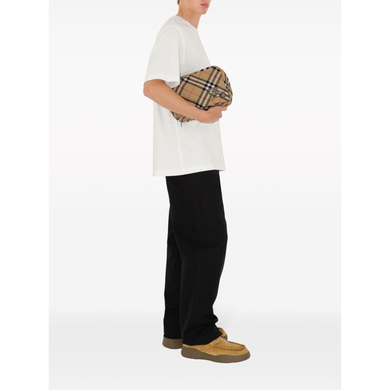 Front view with bag zipped and handles upright.