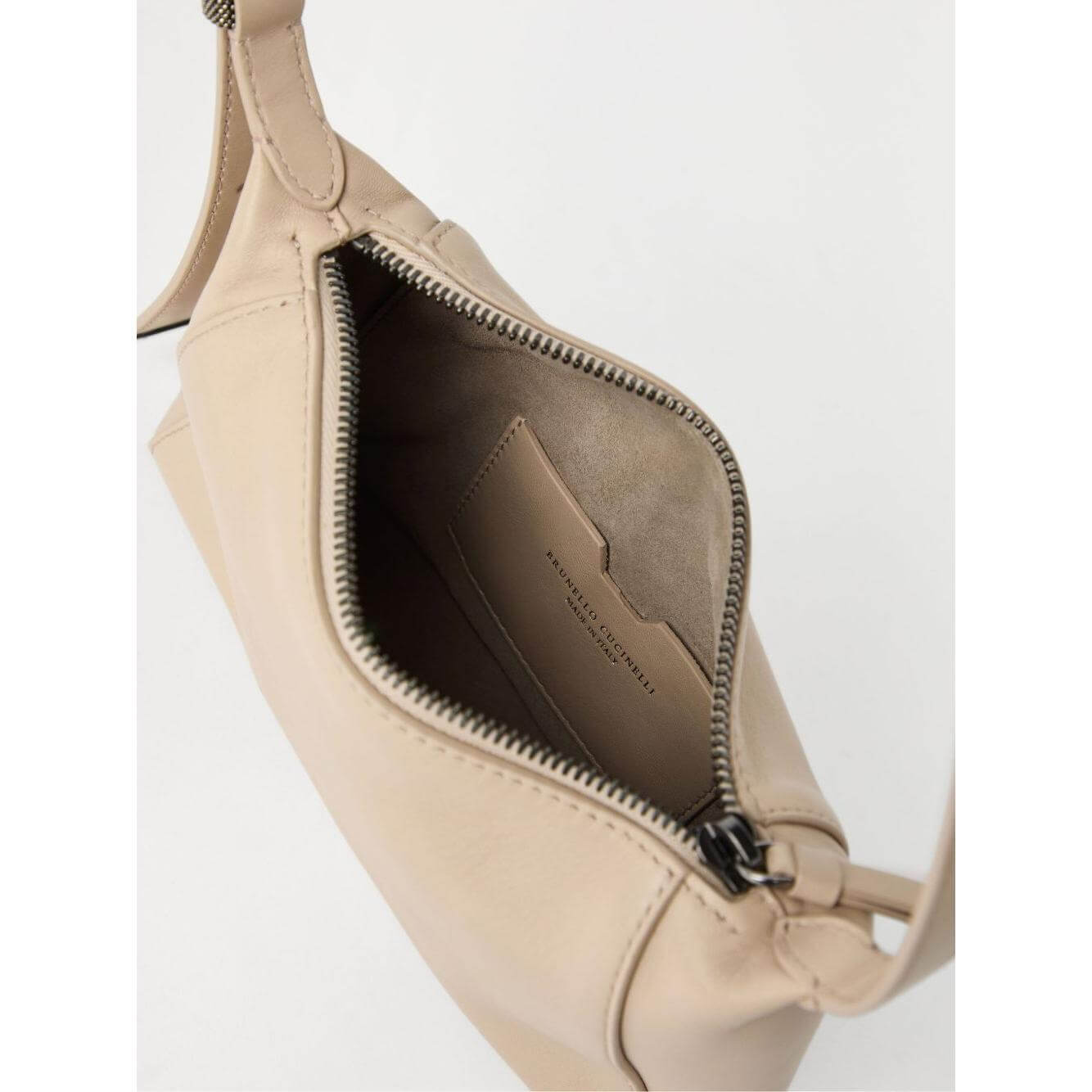 Front view with bag zipped and handles upright.
