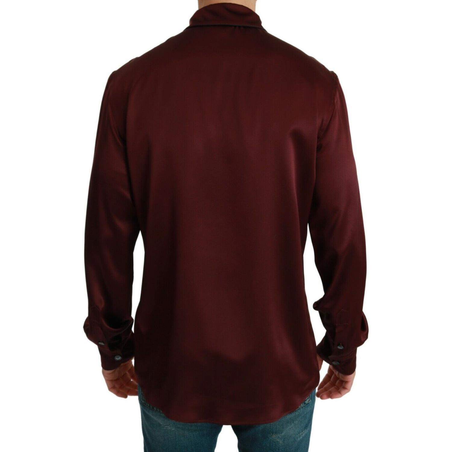 قميص من الحرير الخمري مستوحى من البيجامات من دولتشي آند غابانا