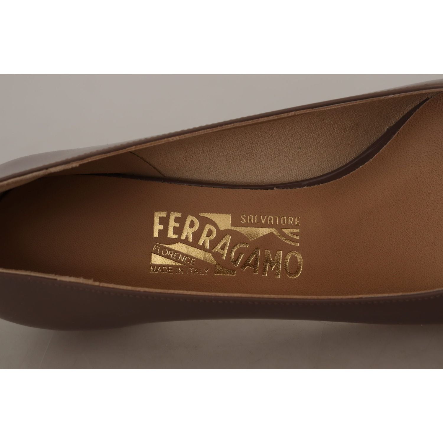 Salvatore Ferragamo Elegant Caraway Brown Pumps with Vara Bow
