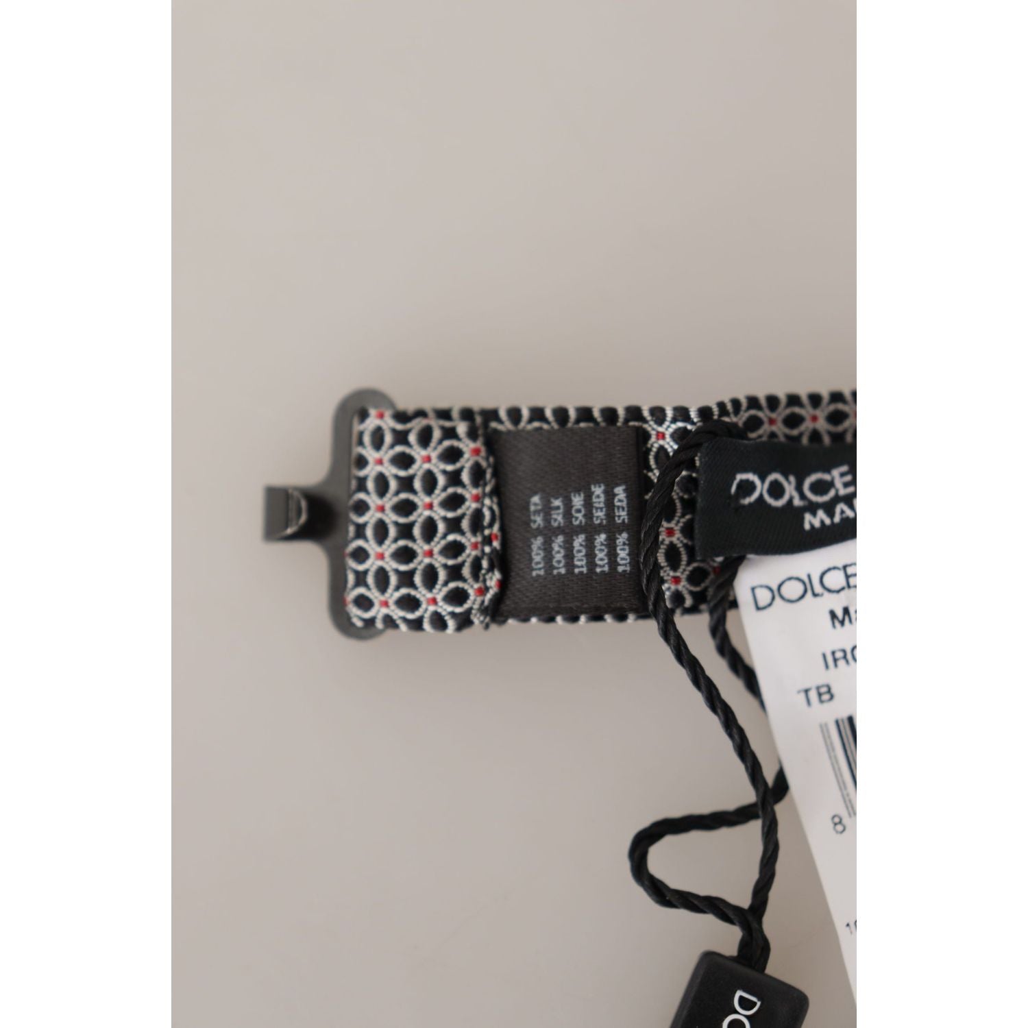 ربطة عنق أنيقة من الحرير الأسود من دولتشي آند غابانا