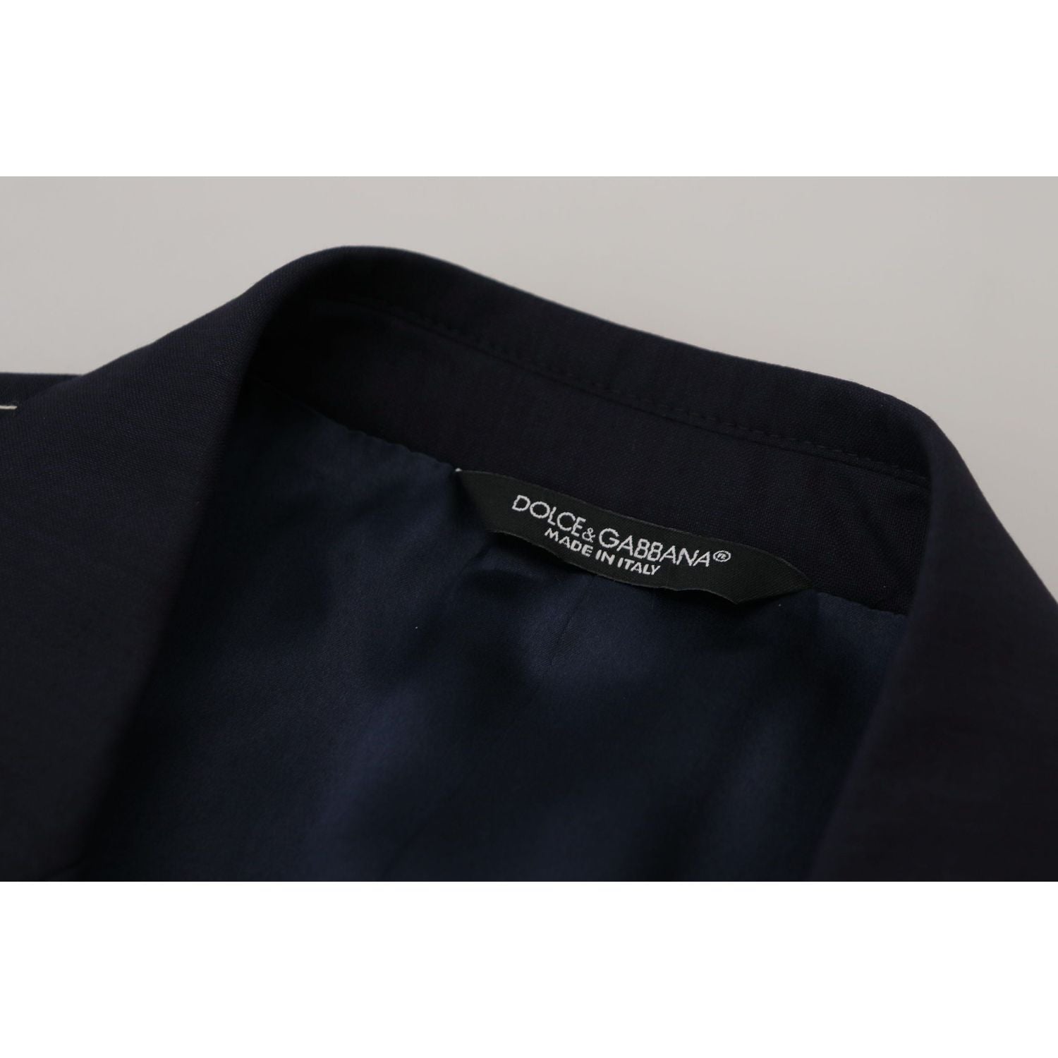 سترة أنيقة من الصوف والحرير بصف واحد من الأزرار من دولتشي آند غابانا