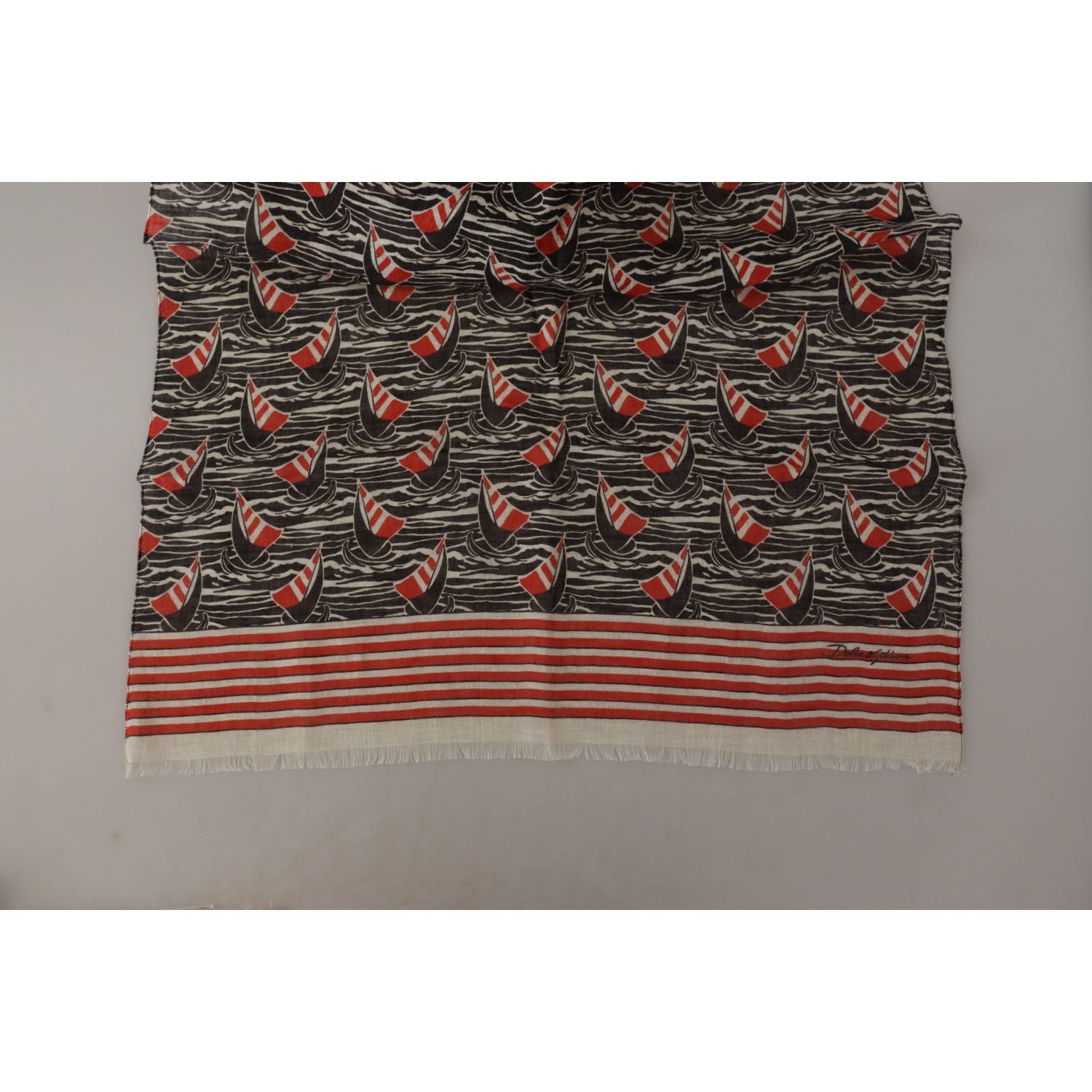 وشاح رجالي من الكتان المخطط الأنيق من دولتشي آند غابانا