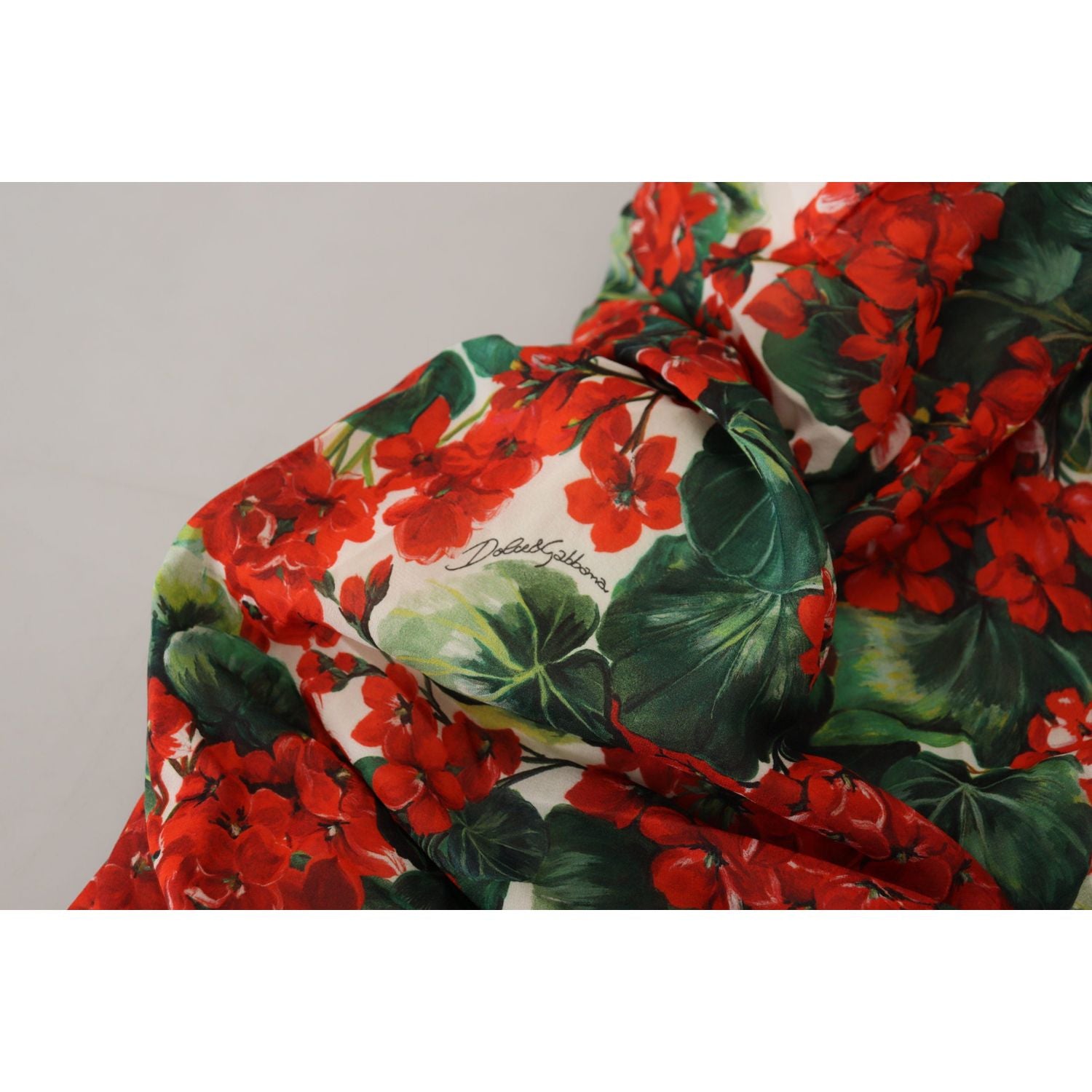 فستان دولتشي آند غابانا الجذاب بطبعات الأزهار