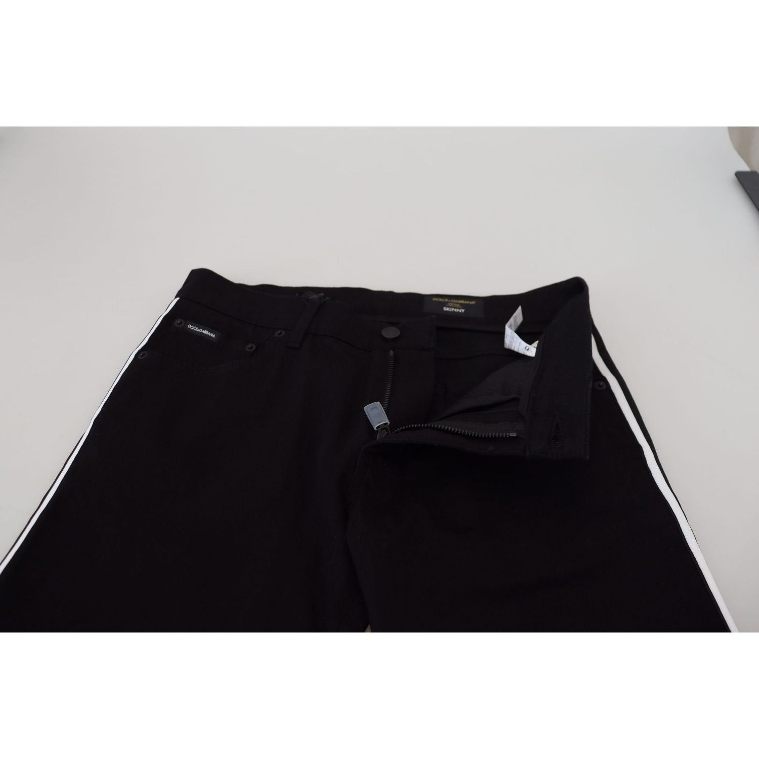 بنطلون جينز ضيق أنيق باللون الأسود من دولتشي آند غابانا