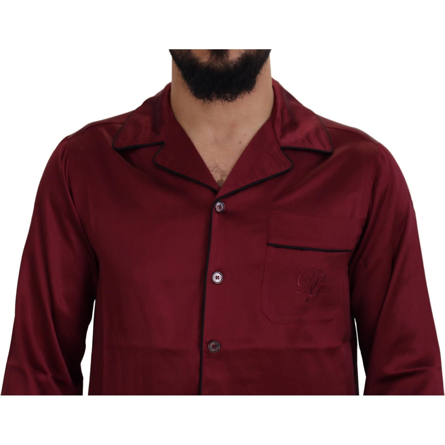 بيجامة نوم أنيقة من الحرير باللون الأحمر من دولتشي آند غابانا