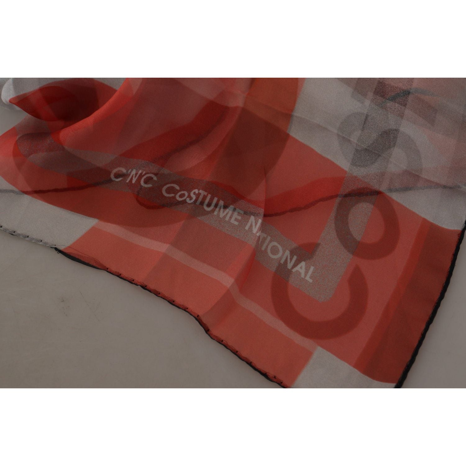 وشاح من الحرير المربّع الأنيق من الزي الوطني