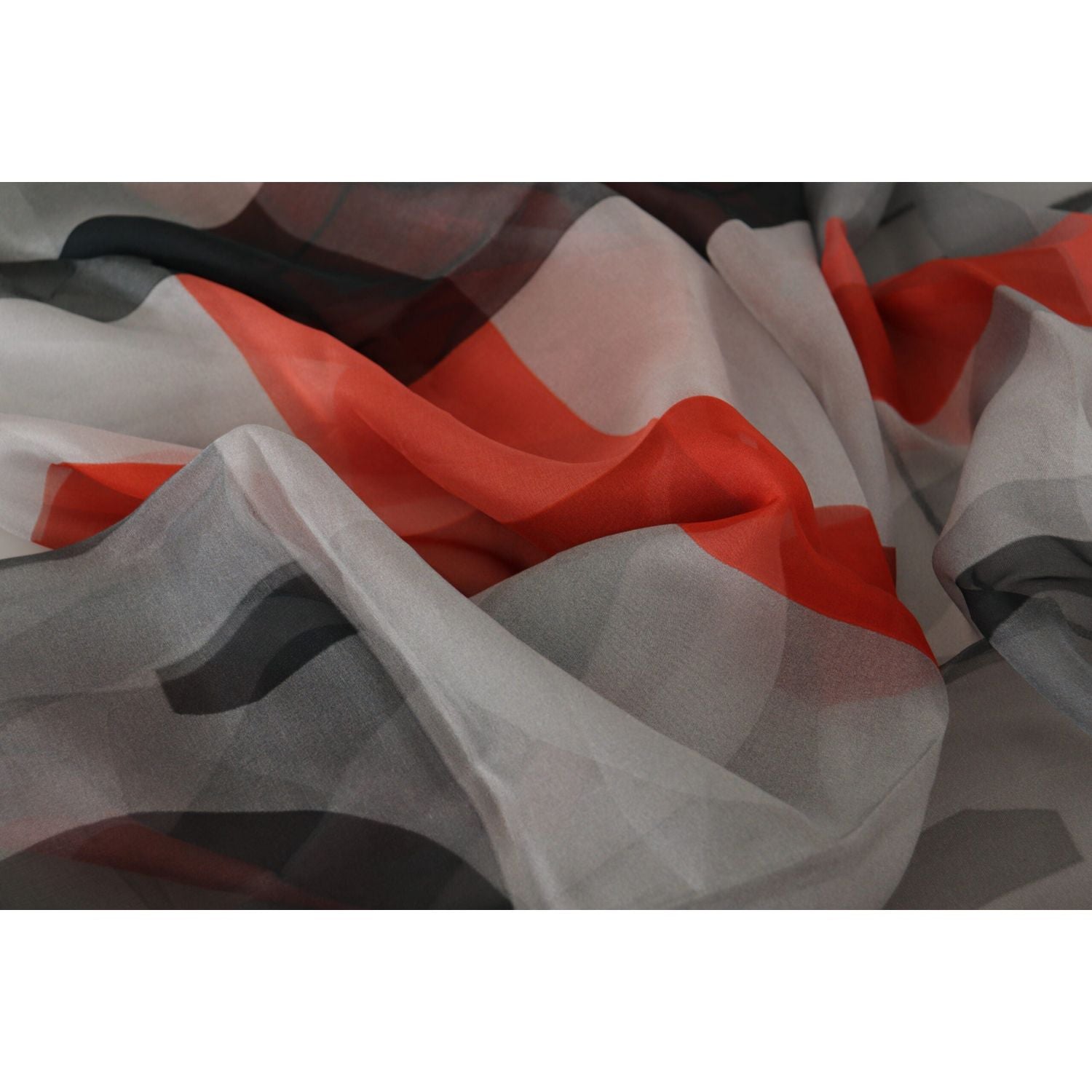 وشاح من الحرير المربّع الأنيق من الزي الوطني