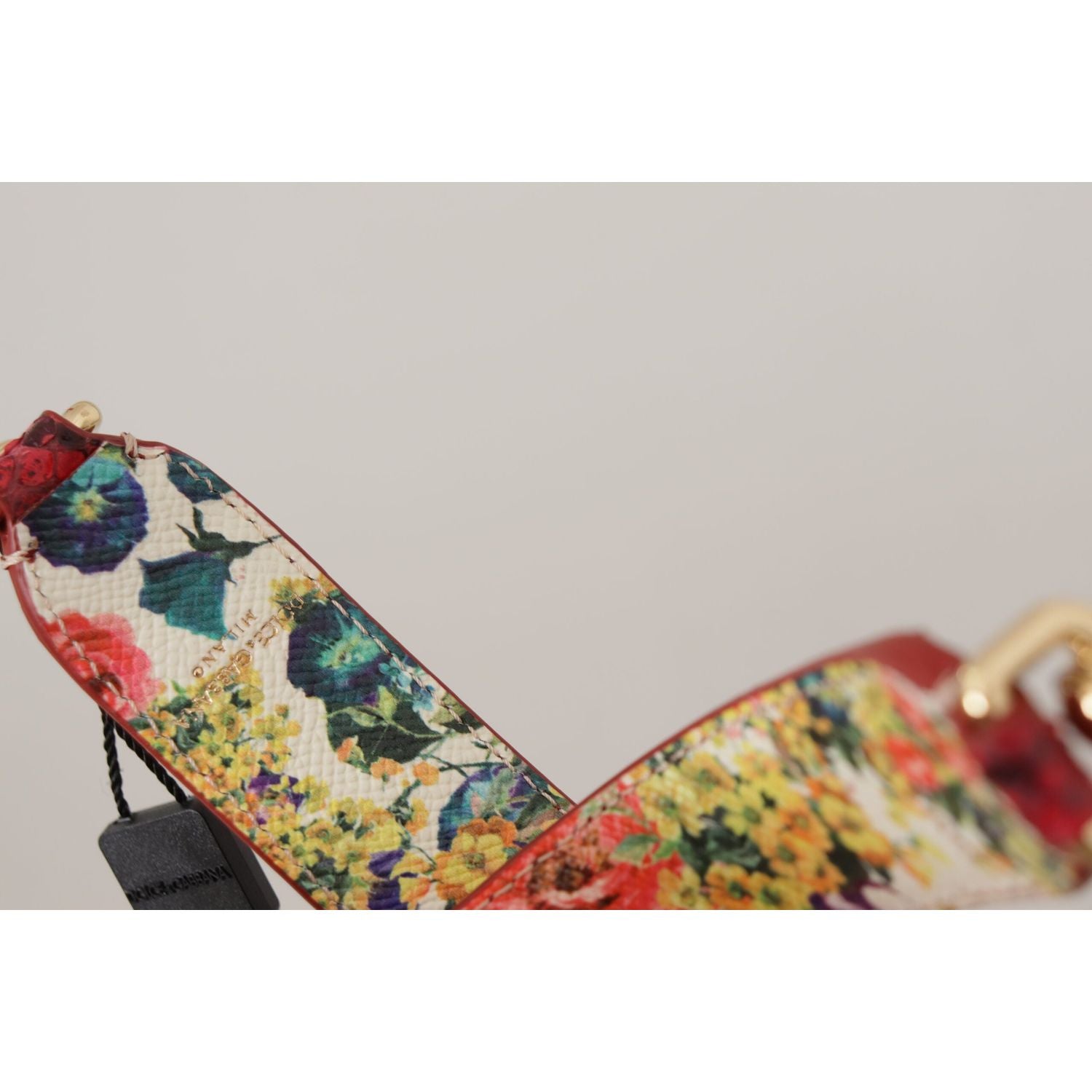 حزام حقيبة دولتشي آند غابانا الأنيق المصنوع من جلد الثعبان باللون الأحمر