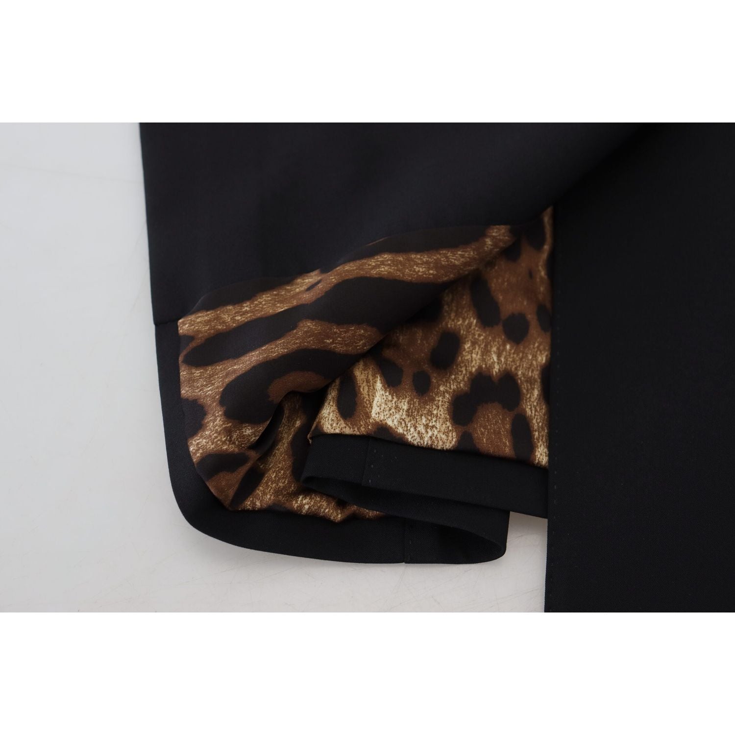 فستان قصير أنيق أسود اللون من دولتشي آند غابانا بتصميم A-line