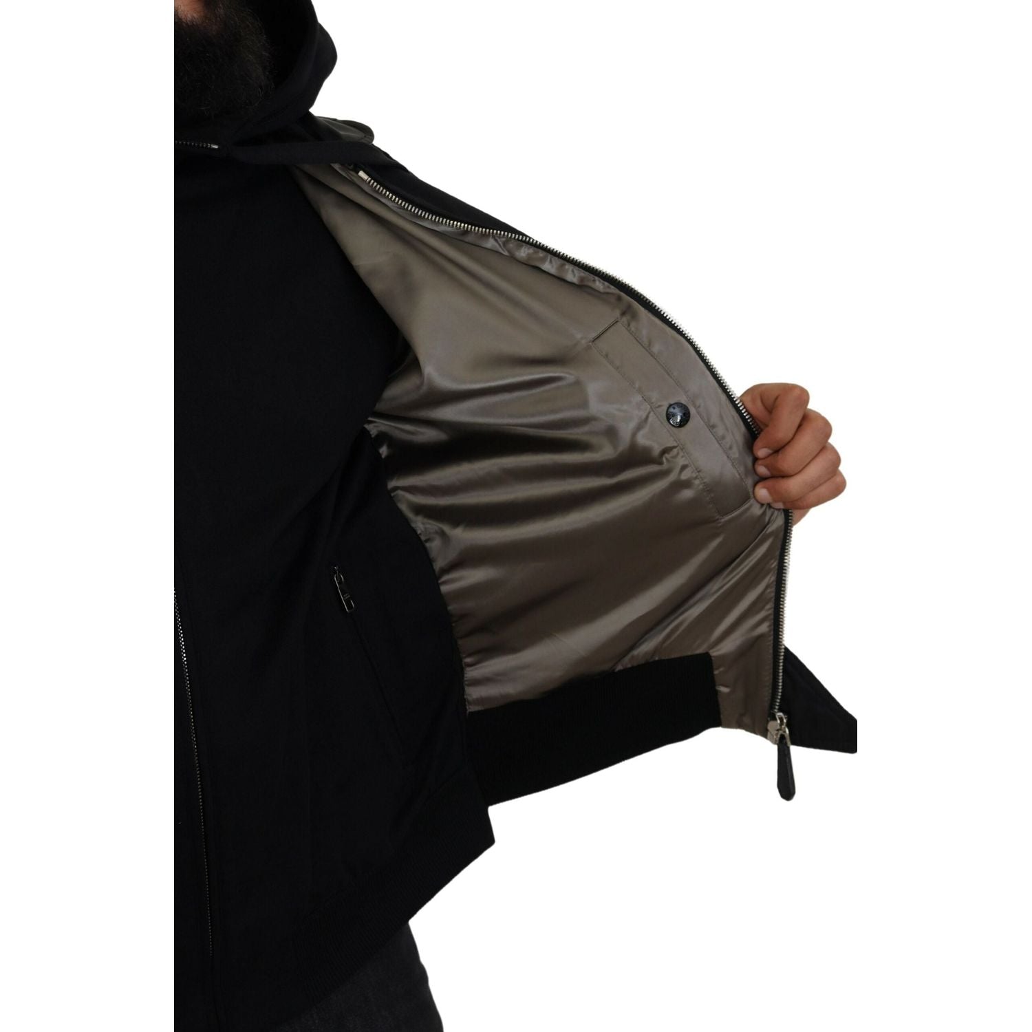 سترة بومبر سوداء أنيقة بغطاء رأس من دولتشي آند غابانا