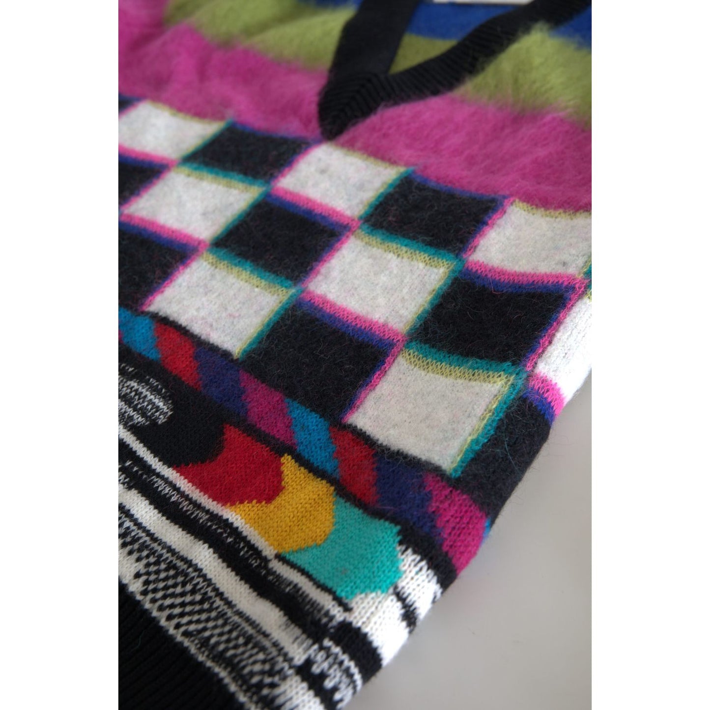 سترة فاخرة متعددة الألوان بفتحة رقبة على شكل حرف V من دولتشي آند غابانا