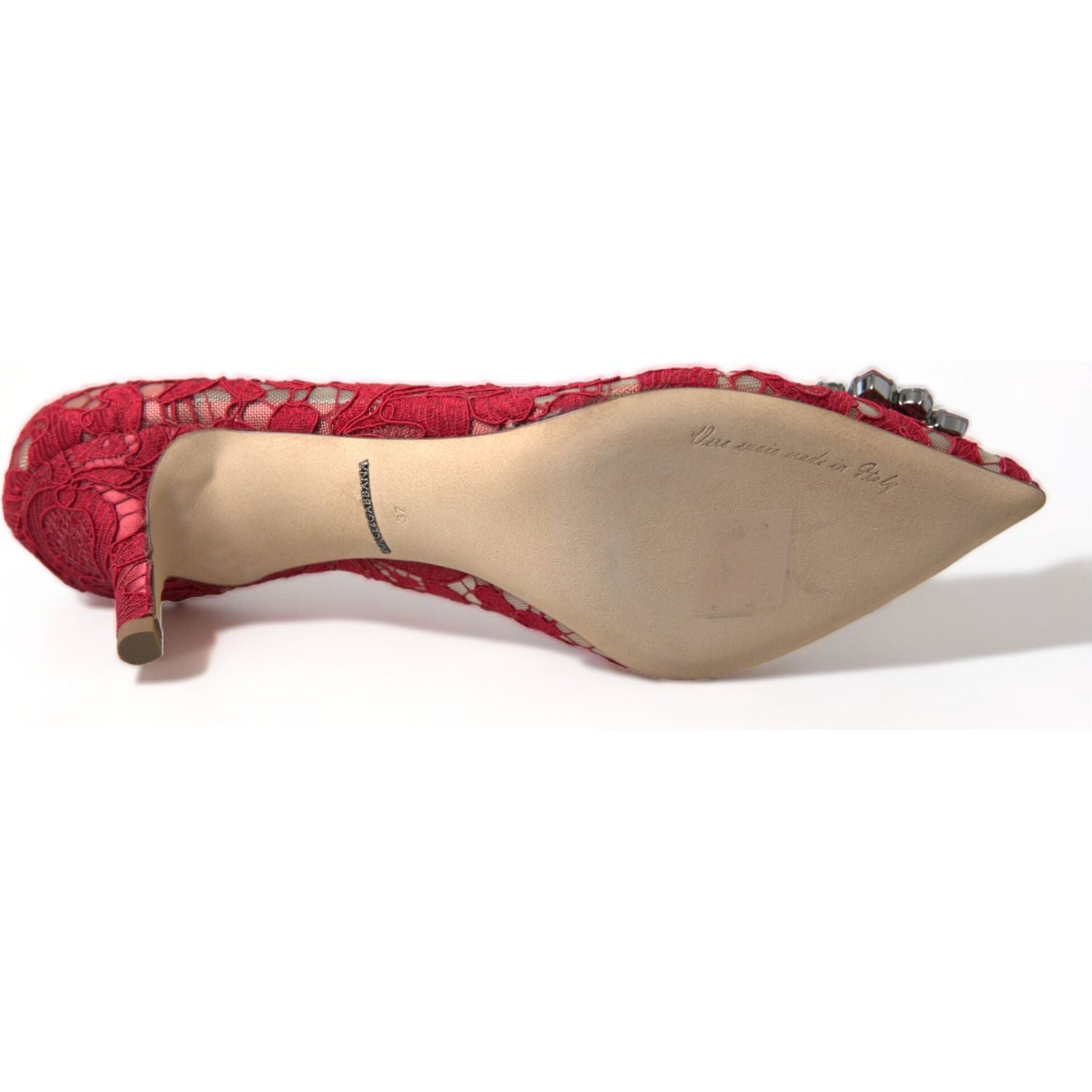 حذاء دولتشي آند غابانا ذو الكعب العالي باللون الأحمر اللامع والمزين بالكريستالات