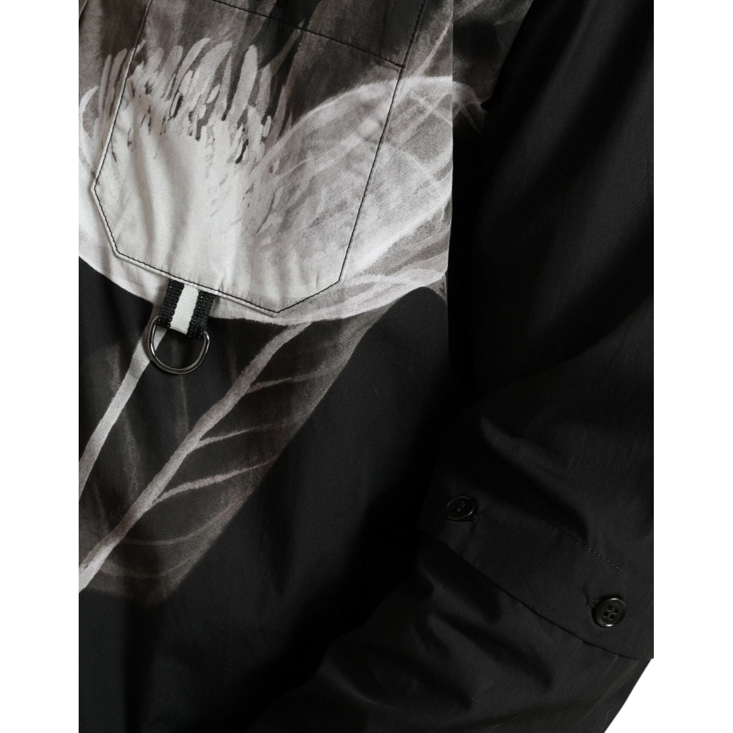 قميص دولتشي آند غابانا الأنيق المزين بالزهور بأزرار