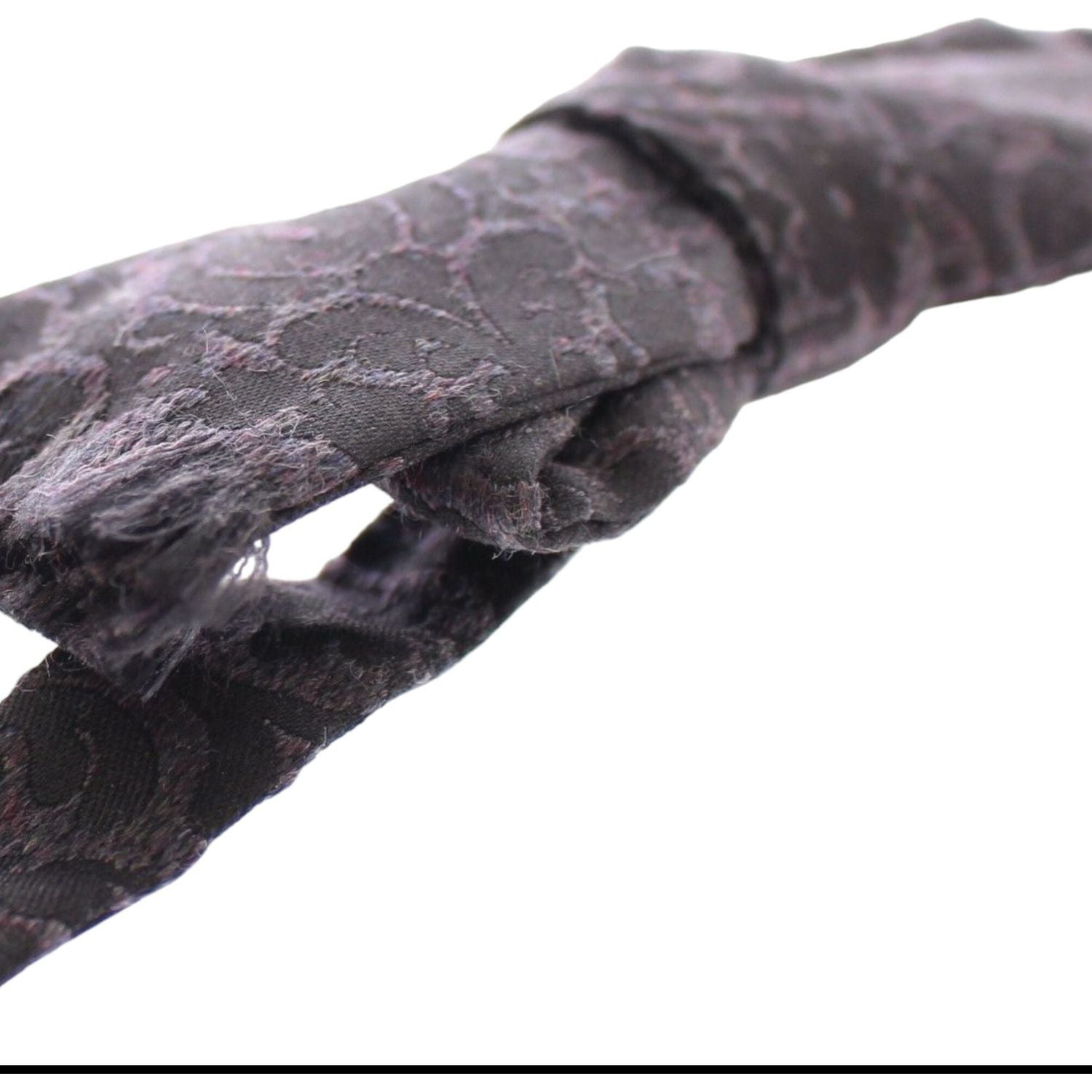 ربطة عنق أنيقة من مزيج الحرير والصوف باللون الأسود من دولتشي آند غابانا