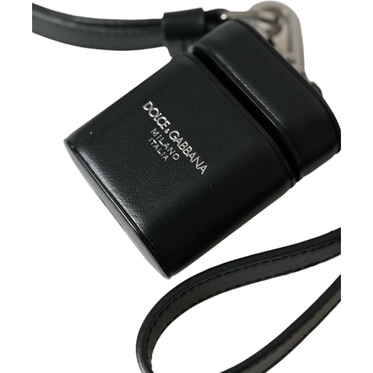 حافظة Airpods من Dolce &amp; Gabbana بحزام جلدي أسود وشعار معدني فضي مطبوع