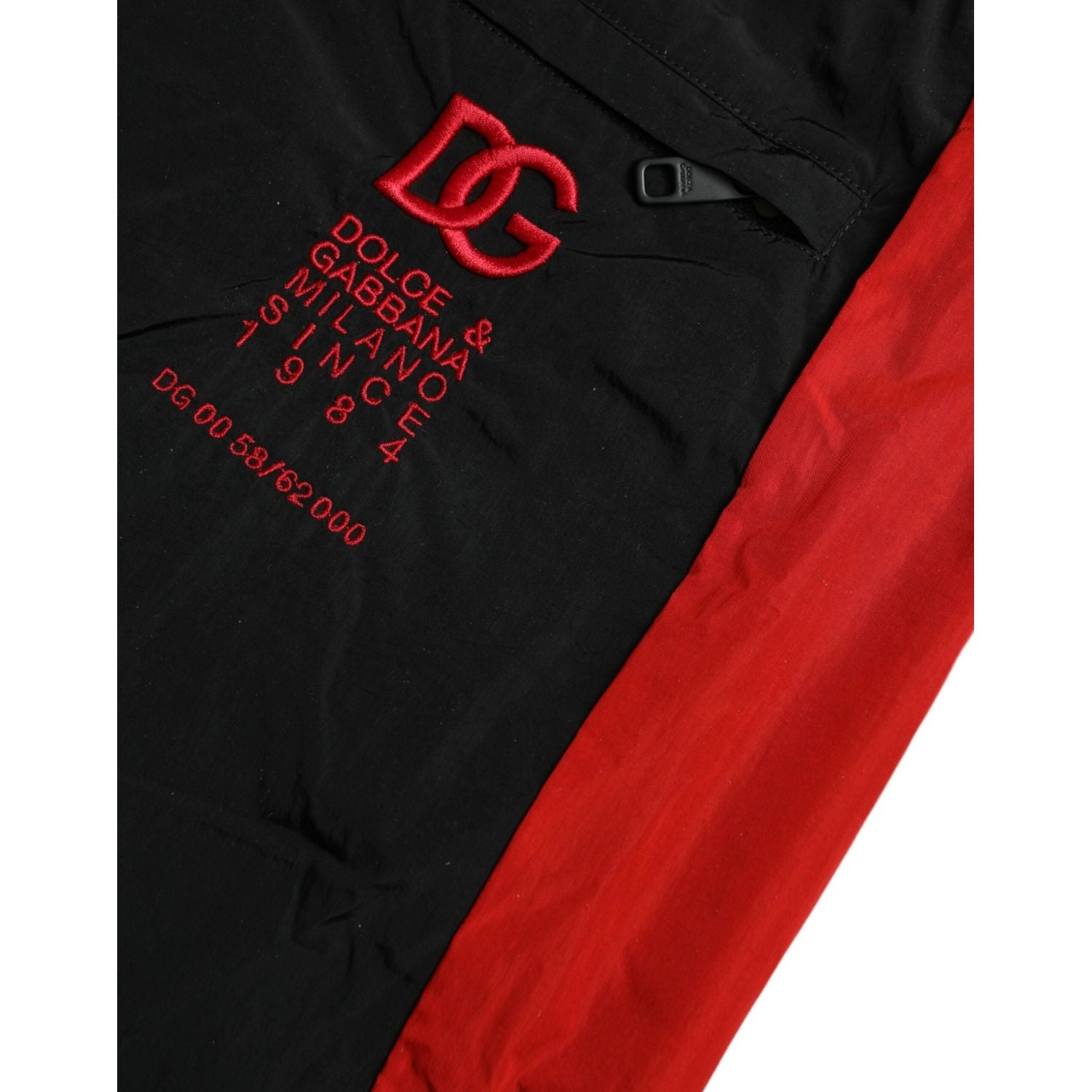 بنطال رياضي من النايلون بطبعة جلد النمر باللونين الأسود والأحمر من دولتشي آند غابانا