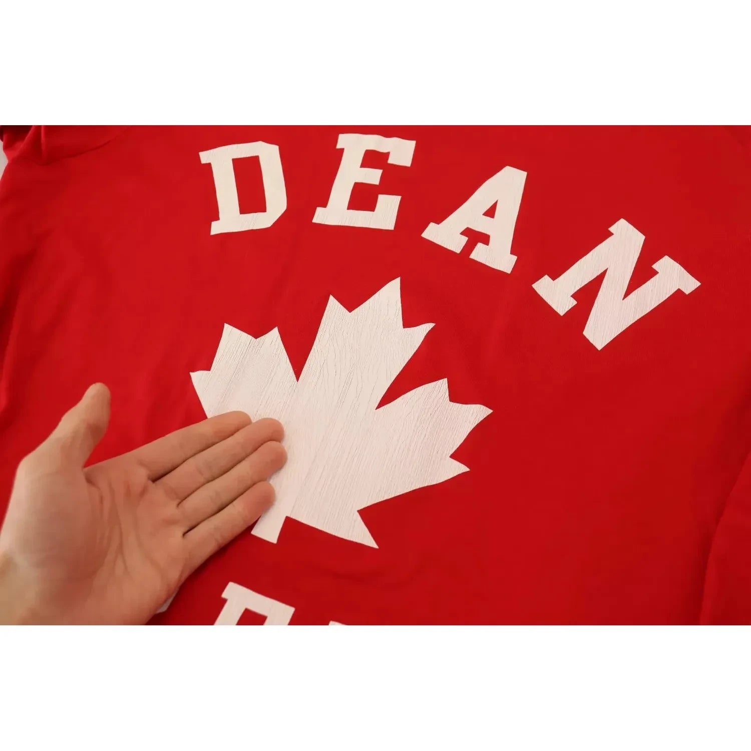 تي شيرت Dsquared² من القطن المطبوع باللون الأحمر بأكمام قصيرة ورقبة دائرية