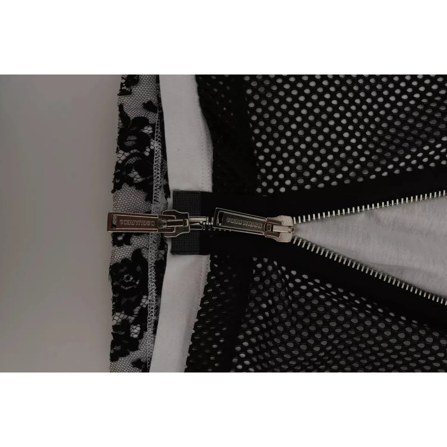 بلوزة من القطن بدون أكمام بياقة دائرية باللونين الأسود والأبيض من Dsquared²