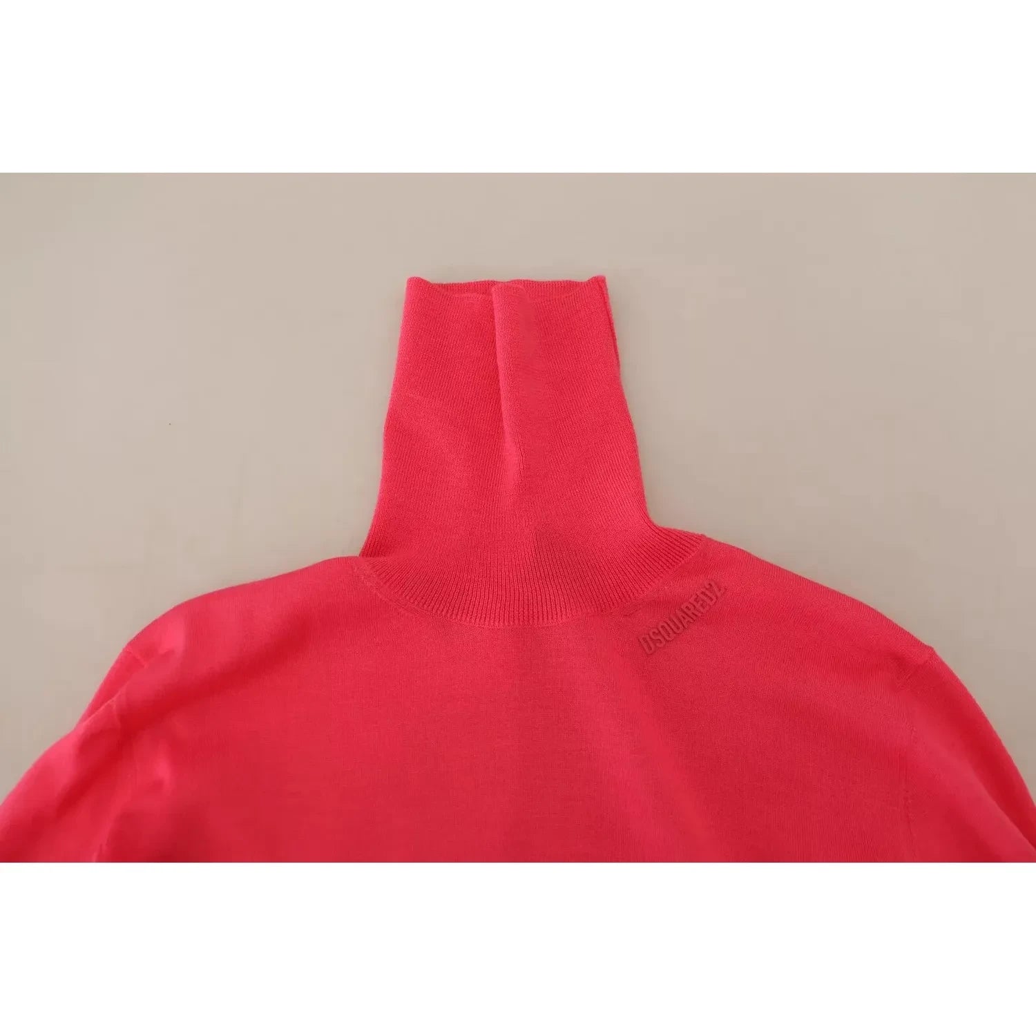 سترة كاجوال من Dsquared² باللون الوردي بأكمام طويلة وياقة مدورة