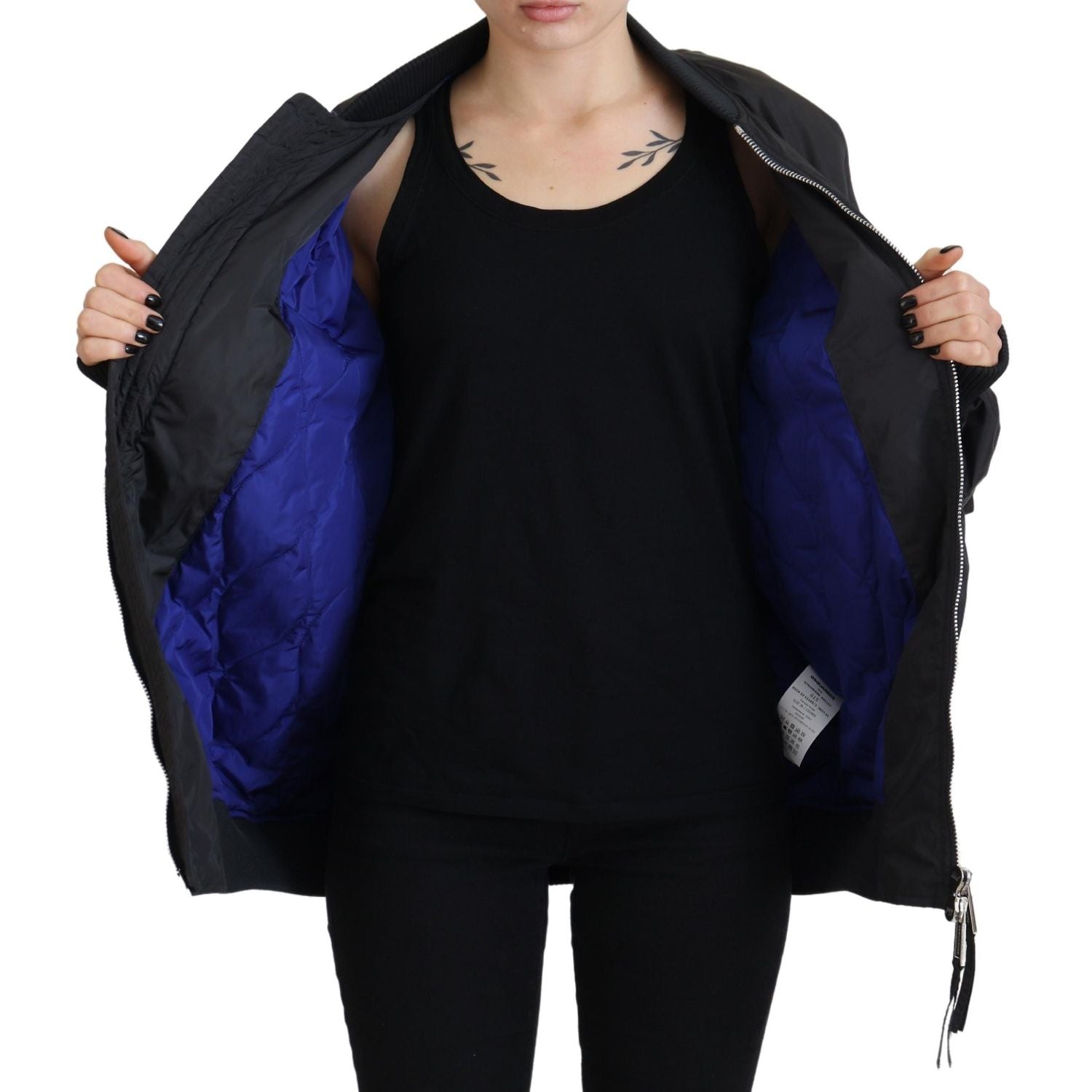 جاكيت بومبر نسائي بسحاب كامل وطبعة شعار Dsquared² باللون الأسود