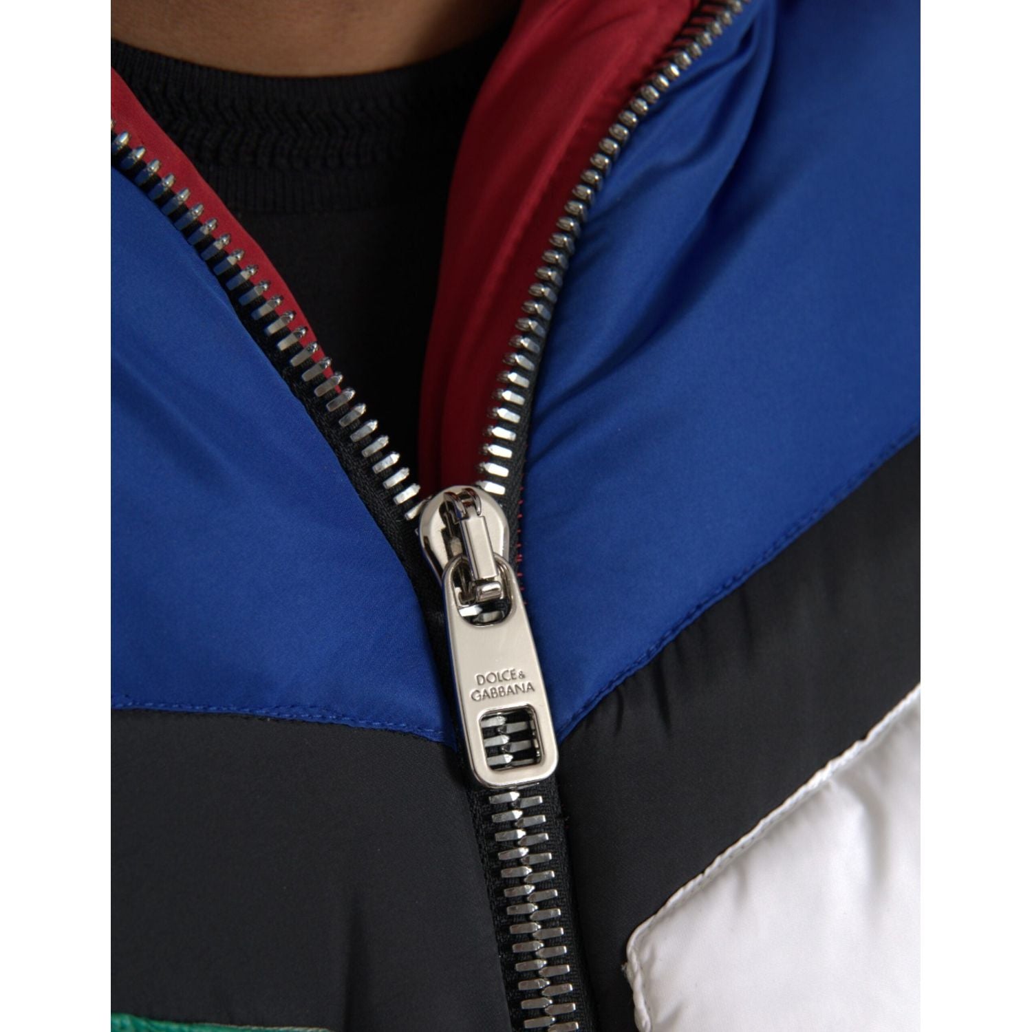 سترة مبطنة بغطاء رأس متعدد الألوان من دولتشي آند غابانا