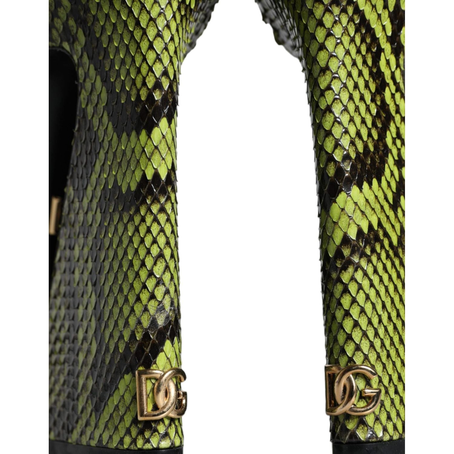 صندل بكعب عال من الجلد الاستوائي باللون الأخضر من دولتشي آند غابانا