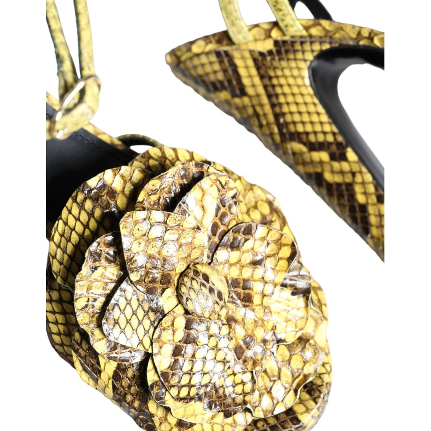 صندل بكعب عال من الجلد الأصفر من دولتشي آند غابانا مع رباط للكاحل