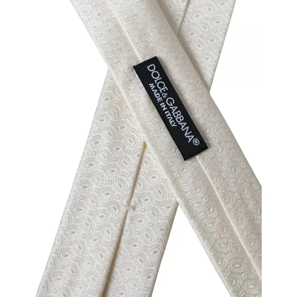 ربطة عنق رجالية قابلة للتعديل من دولتشي آند غابانا من الحرير المنقوش باللون الأبيض العاجي