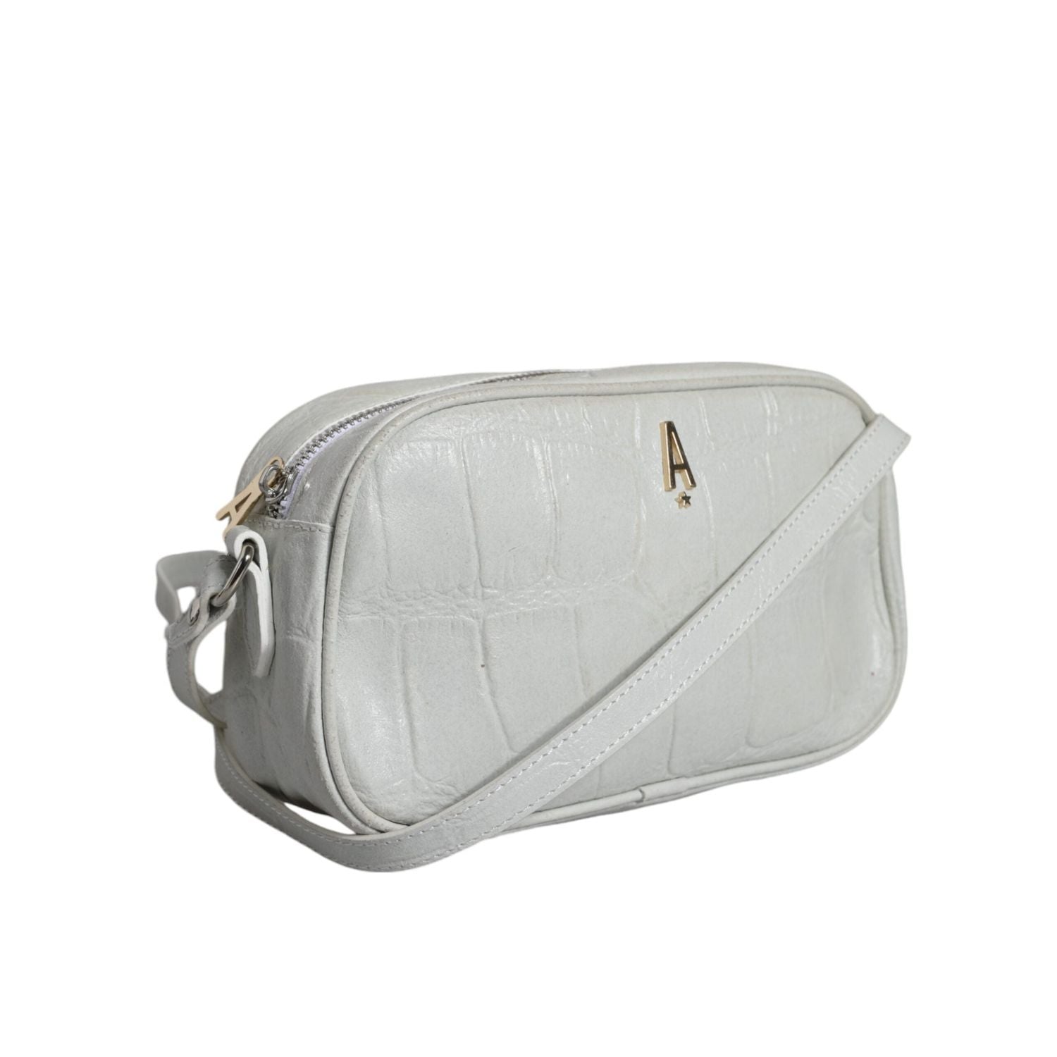 Front view with bag zipped and handles upright.